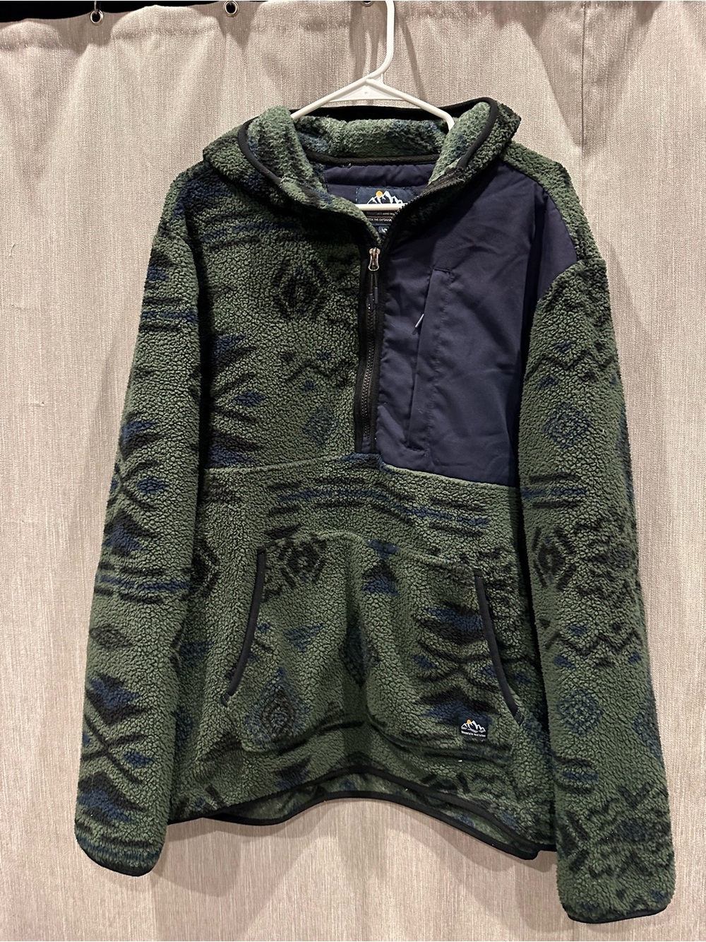 Mountain and Isles Men’s Navy Logo Jacket Labeled